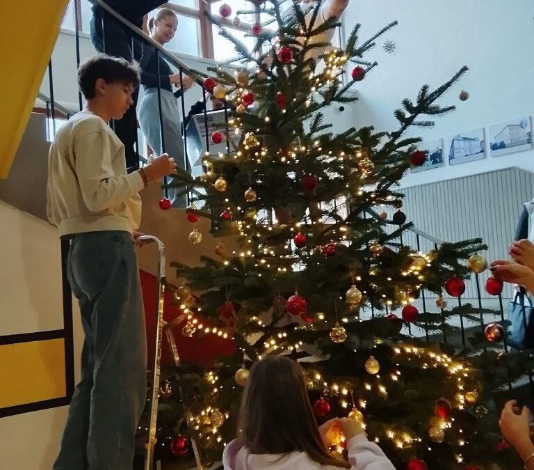 Blagdanski duh zavladao školom