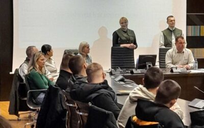 Zelena budućnost u rukama mladih: Uprava šuma Podružnice Ogulin obilježila Svjetski dan šuma s maturantima